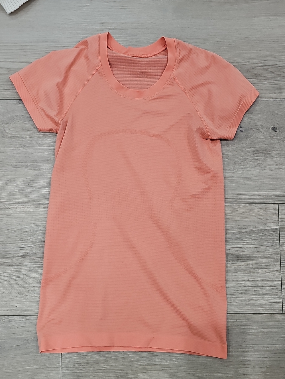 lululemon athletica Coral Short Sleeve Crew Neck Top